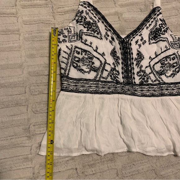 Embroidered Peplum Crop Tank - Picture 6 of 7